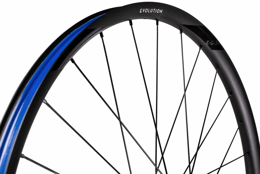 Newmen Evolution SL E.G.30 27,5" CL Shimano MicroSpline Boost Hinterrad - Image 3